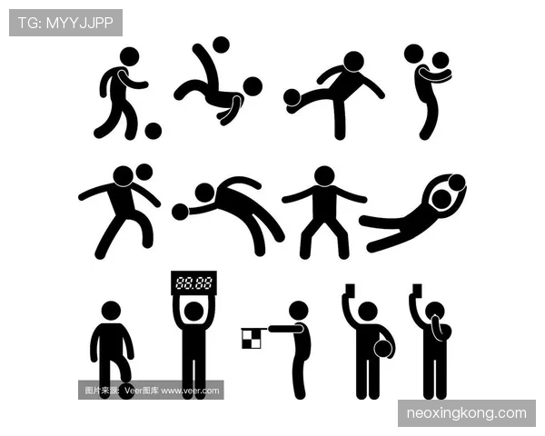 守门员犯规的判罚标准及裁判执法细节解析