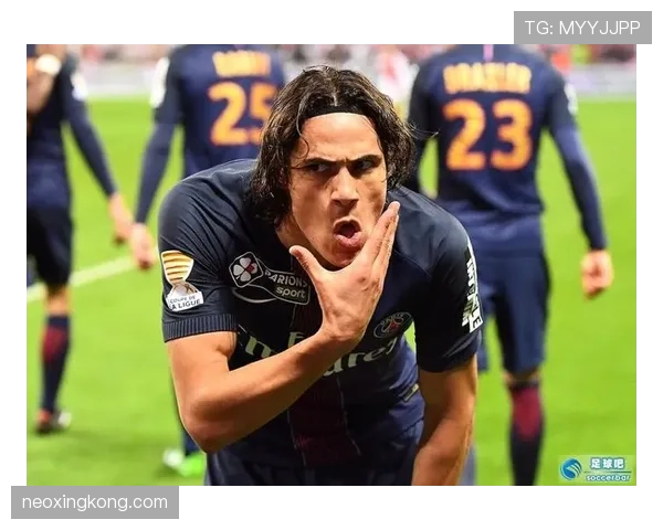 卡瓦尼与伊布在高位压迫中的转移频率差异及其战术成因